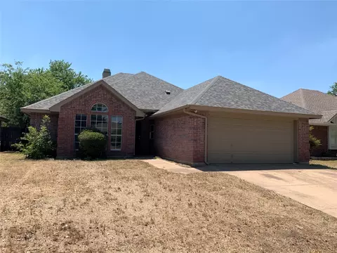 6329 S Chesterfield Dr, Fort Worth, TX 76179