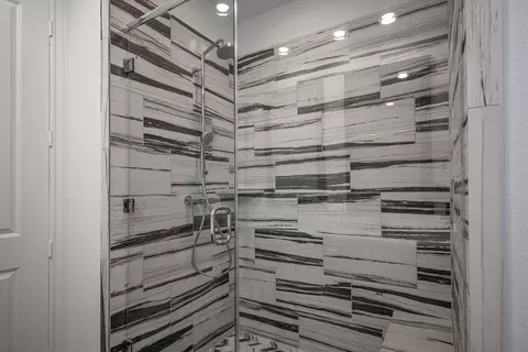 Bath - 4145 Runyon Rd, Addison, TX 75001 photo 4 of 5