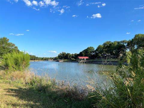 435 Waters Edge Drive, Corsicana, TX 75109
