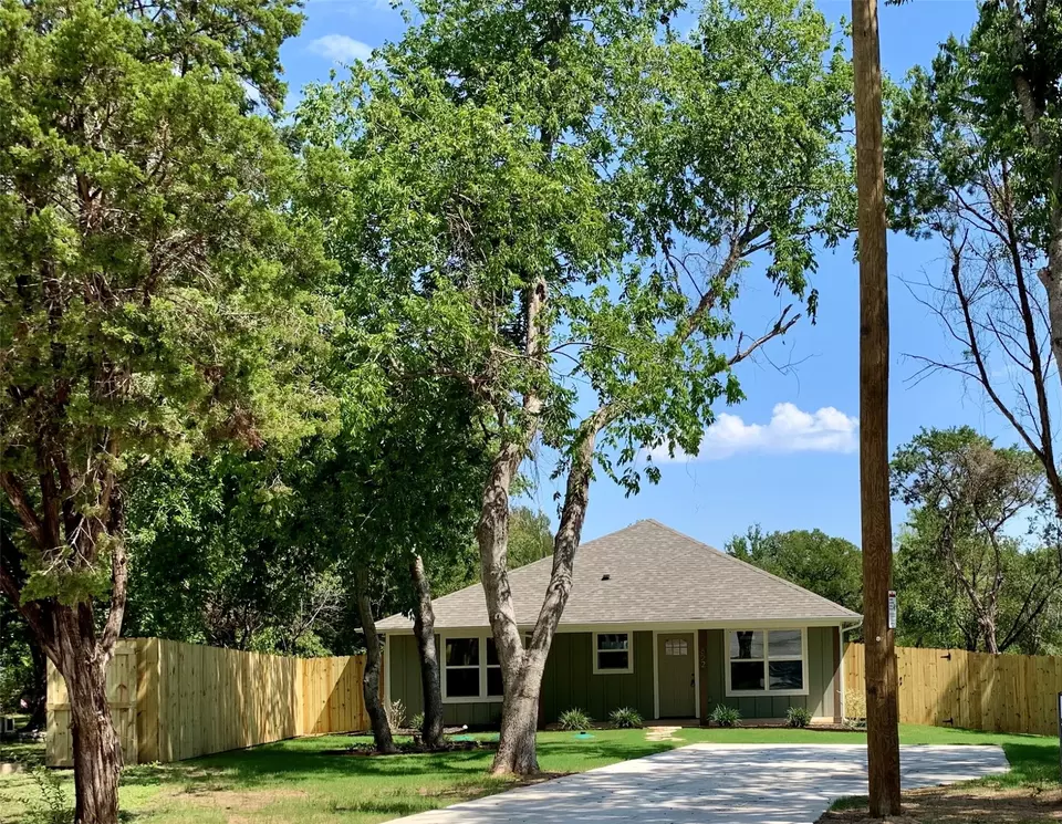  822 Crow Ct, Granbury, TX 76048 photo 1
