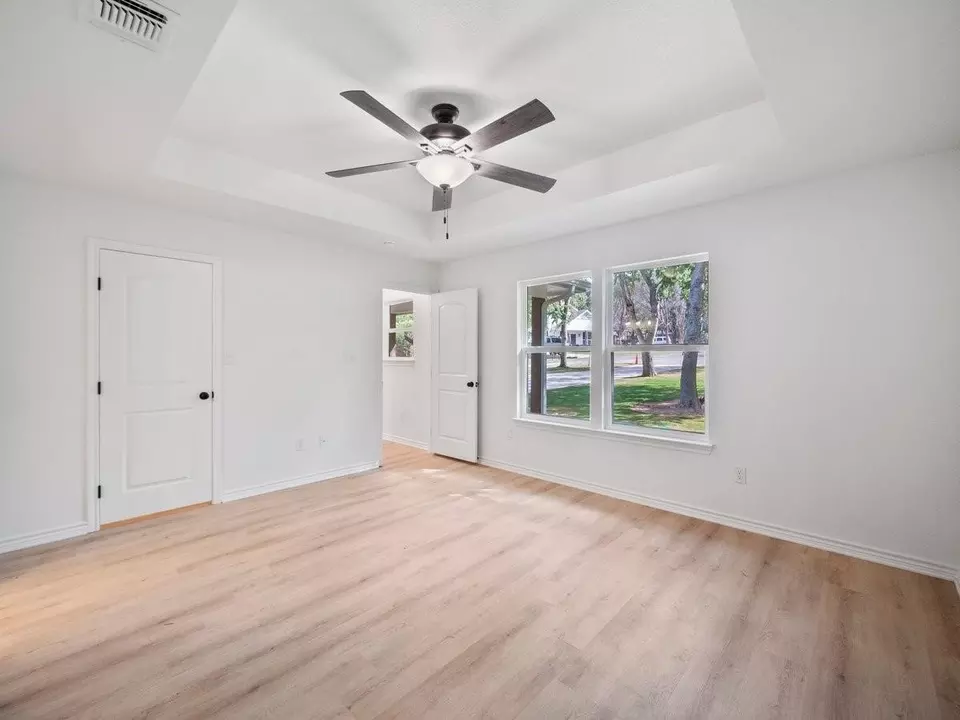  822 Crow Ct, Granbury, TX 76048 photo 7