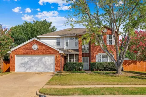 4804 Shadow Crest Dr, Arlington, TX 76018