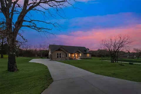 2220 Crystal Palace Blvd, Alvarado, TX 76009
