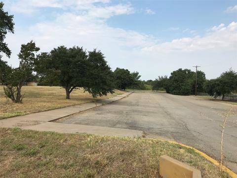 1800 S Bowie Dr, Weatherford, TX 76086