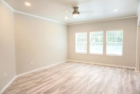 512 E 6th St, Bonham, TX 75418 photo 2