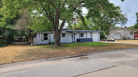 1102 Sproles Dr, Benbrook, TX 76126