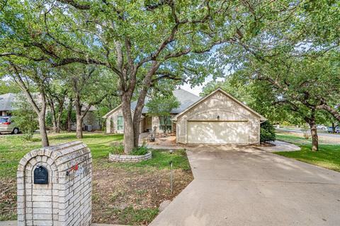 5001 Alamo Ct, Granbury, TX 76049