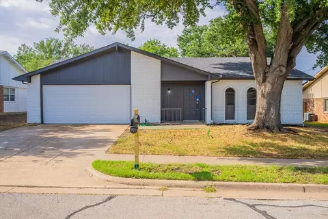 705 Spring Forest Dr, Bedford, TX 76021