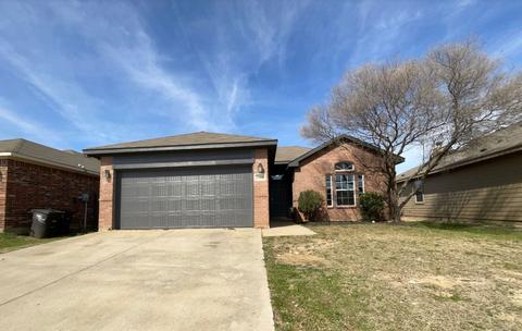 2009 Belshire Ct, Fort Worth, TX 76140