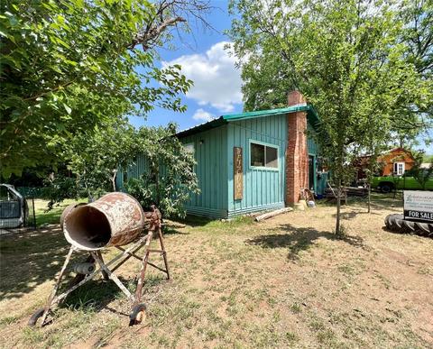 136 Marine Dr, Graford, TX 76449