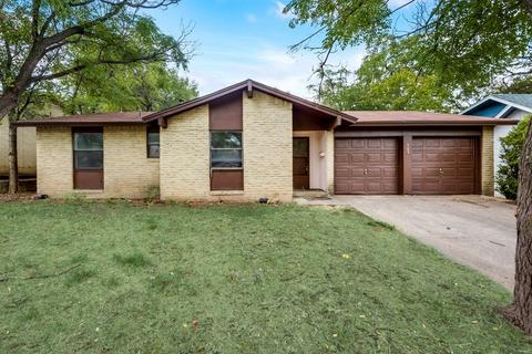 703 Johns Dr, Euless, TX 76039