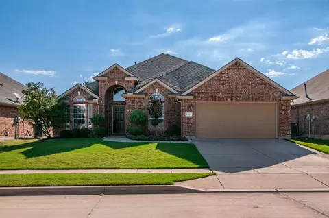 8629 Deepwood Ln, Fort Worth, TX 76123