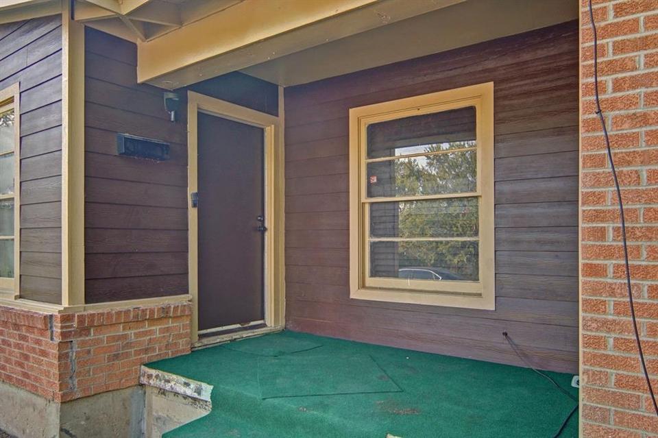  2132 Briardale Rd, Fort Worth, TX 76119 photo 4
