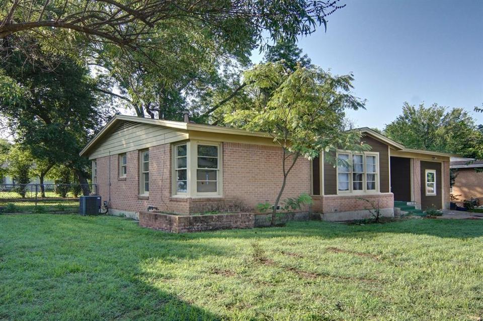  2132 Briardale Rd, Fort Worth, TX 76119 photo 2