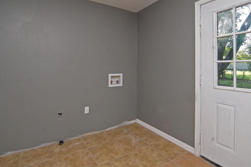  2132 Briardale Rd, Fort Worth, TX 76119 photo 13