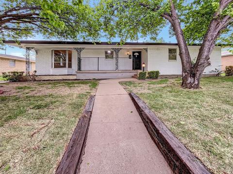 206 Roaring Springs Dr, Desoto, TX 75115