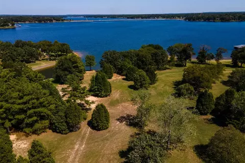 5670 Deerfield Ln, Mabank, TX 75156