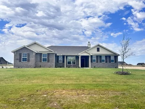 137 Range Ln, Decatur, TX 76078