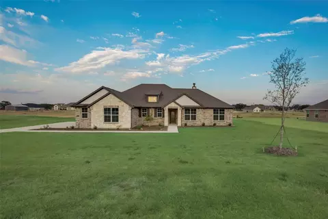157 Chester Rd, Springtown, TX 76082 photo 3