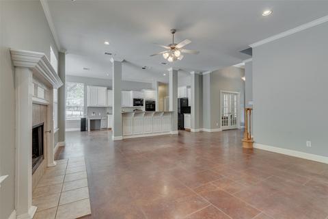135 Forest Creek Cir, Weatherford, TX 76088