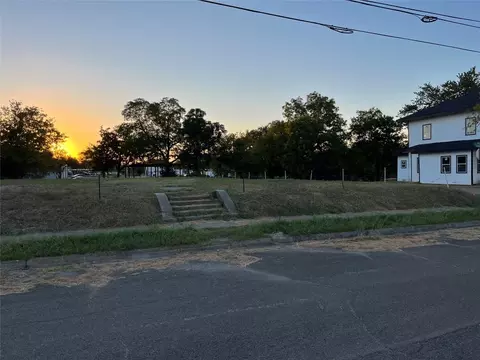 3200 Stonewalll St, Greenville, TX 75401