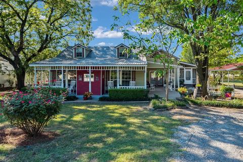 409 E Saunders St, Trenton, TX 75490
