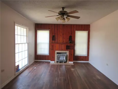 501 E Main Hwy E, Rosebud, TX 76570 photo 7