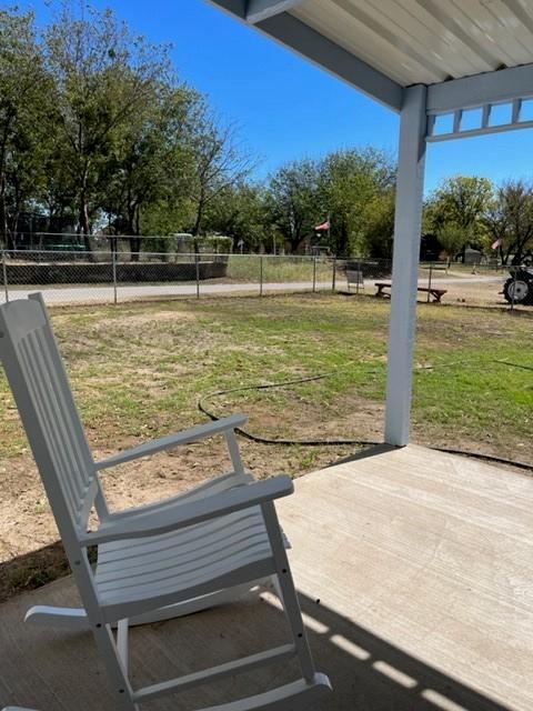 906 E Walcott Ave, Comanche, TX 76442 photo 5