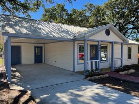 906 E Walcott Ave, Comanche, TX 76442 photo 2