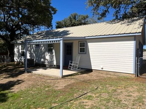 906 E Walcott Ave, Comanche, TX 76442 photo 4