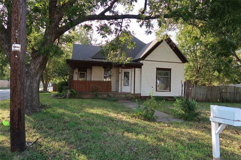 901 N Morris St, Gainesville, TX 76240