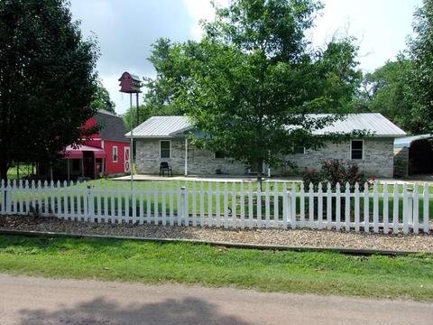 100 Carpenter St, Como, TX 75431