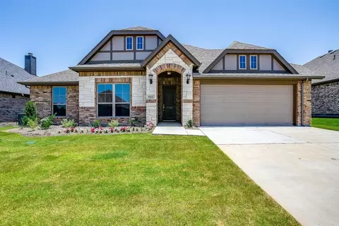 553 Molly Ln, Keene, TX 76059