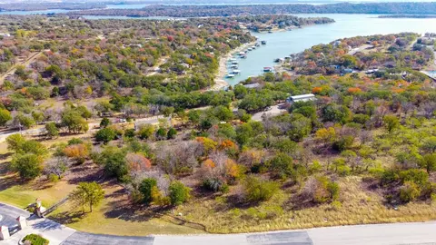 22 Grand Harbor Boulevard, Chico, TX 76431