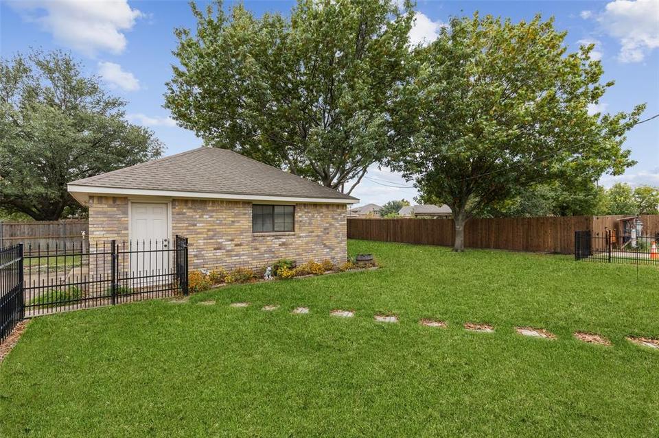  705 Mulberry St, Forney, TX 75126 photo 3