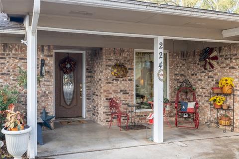 224 Hart Ct, Runaway Bay, TX 76426