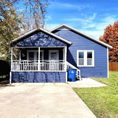 404 W Lampasas St, Ennis, TX 75119