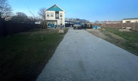 205 Avco Cir, Mabank, TX 75147