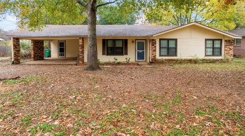 140 Brierwood Dr, Palestine, TX 75801