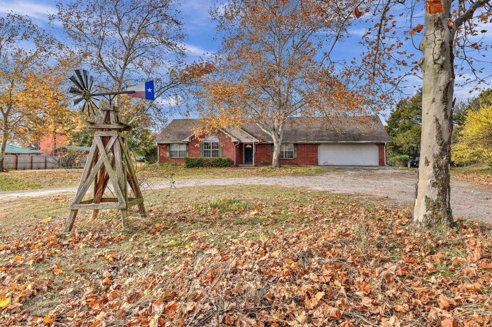 1451 County Road 107, Whitesboro, TX 76273 31 Photos MLS 20217704