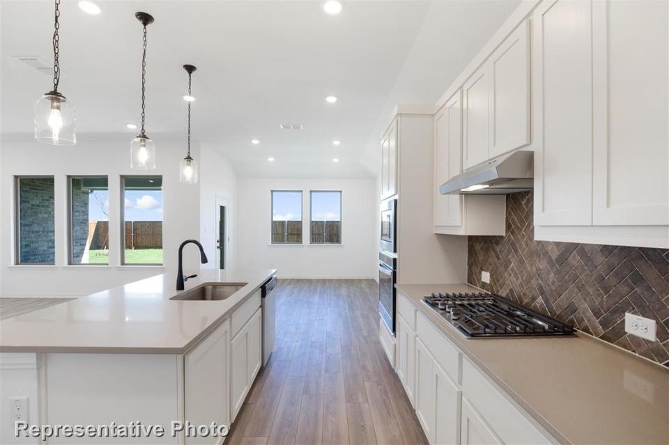  1412 Gentle Creek Ln, Haslet, TX 76052 photo 2