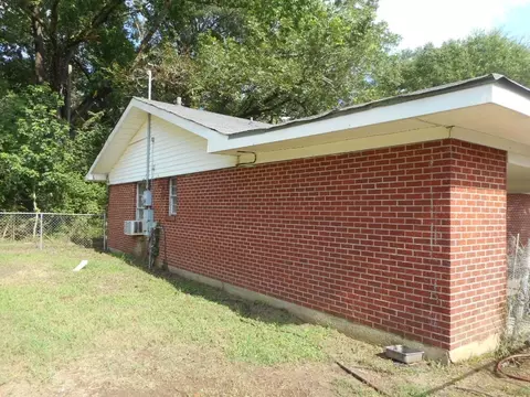 1102 Reynolds St, Springhill, LA 71075 photo 4