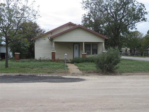 725 W Cedar St, Coleman, TX 76834