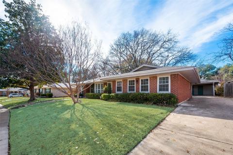 1215 Crestridge St, Ennis, TX 75119
