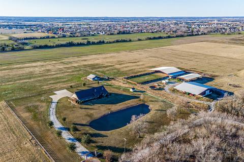 1025 Buck Creek Rd, Tioga, TX 76271