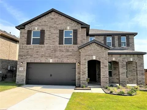 900 West Dr, Aubrey, TX 76227