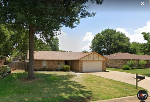 2707 Lucas Dr, Arlington, TX 76015
