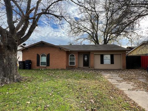 215 e Trammell Ave, Everman, TX 76140 - Movoto