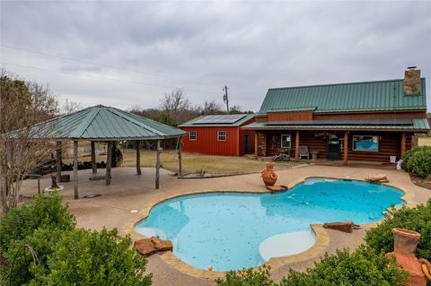 2911 Oak Ct, Granbury, TX 76048