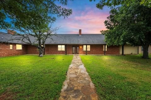 705 Club Lake Rd, Whitesboro, TX 76273